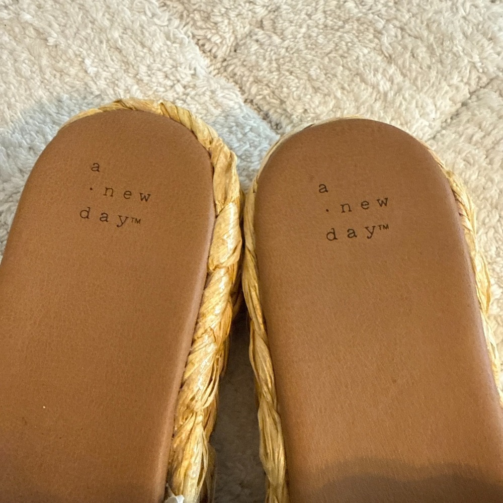 A New Day Woven Slide Sandal Size 9 Summer Vacation Coastal Beach Outdoors - Picture 3 of 9
